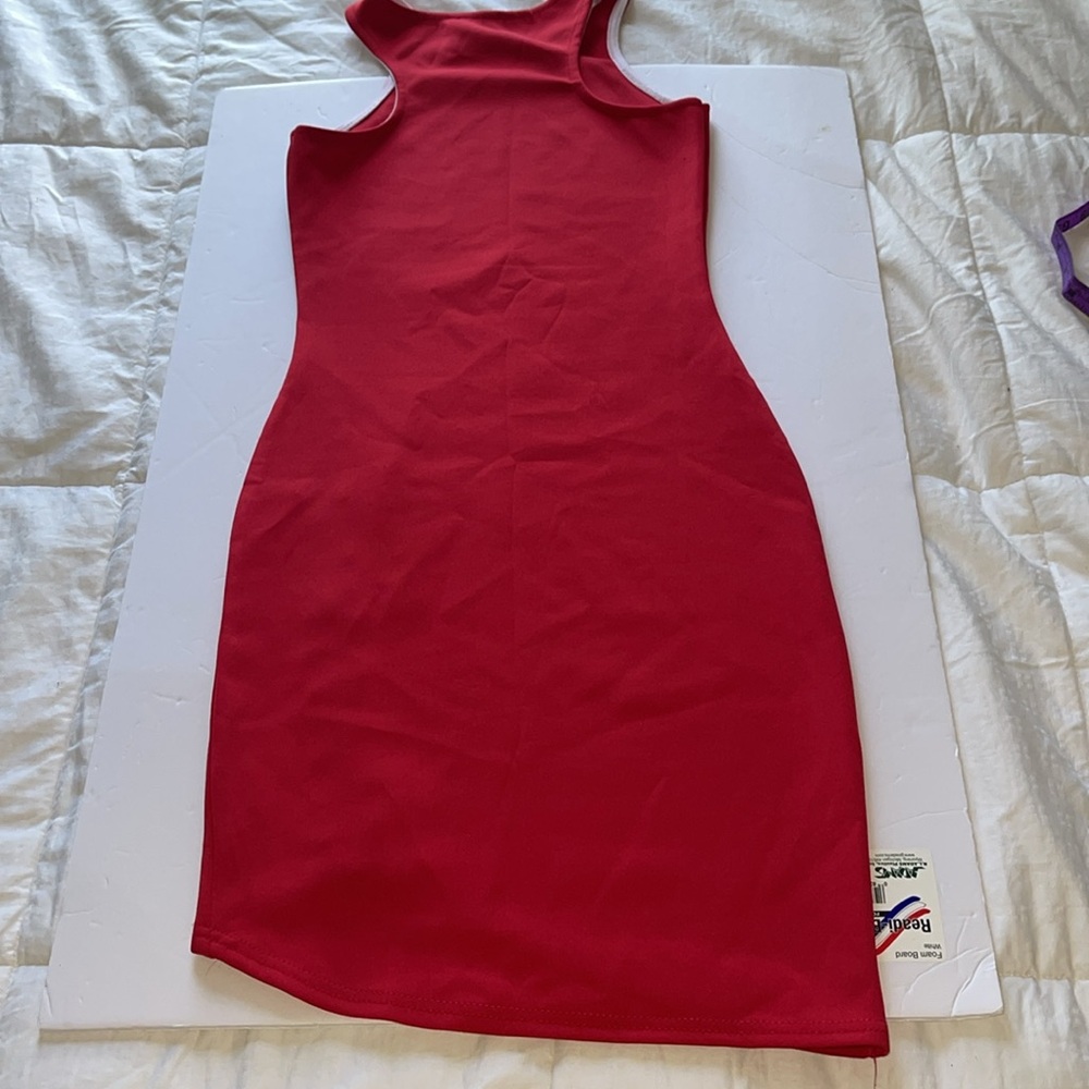 Lili Size 8 red dress with side black zipper - Picture 2 of 5